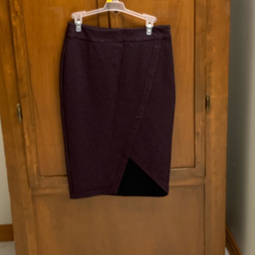 Cupcakes & Cashmere pencil skirt NEW burgundy L-25 in small bodycon